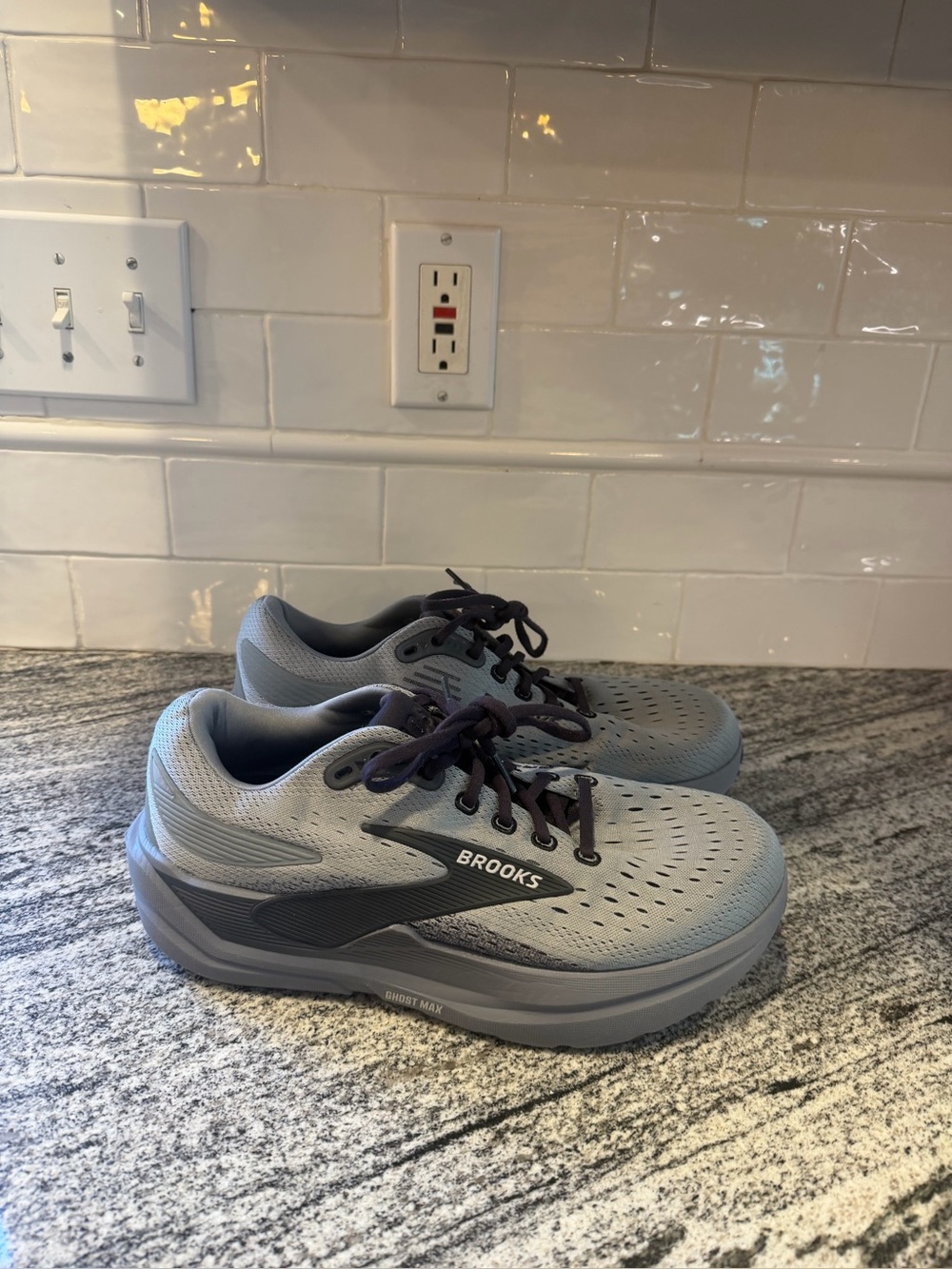 Men’s Brooks Ghost Max 3 Size 8.5 4E/Extra Wide